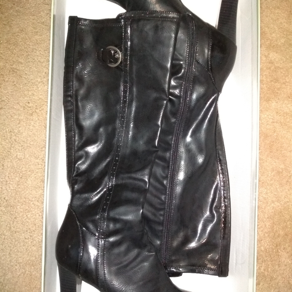 Boots - Picture 2 of 3